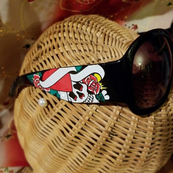 Wide Frame Sunglasses - Skull & Flowers - Picture 3 of 8